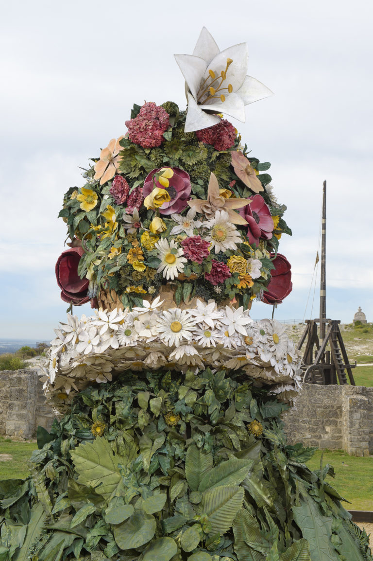 Les Quatre saisons, sculptures de Philip Haas d'après Arcimboldo, château des Baux de Provence