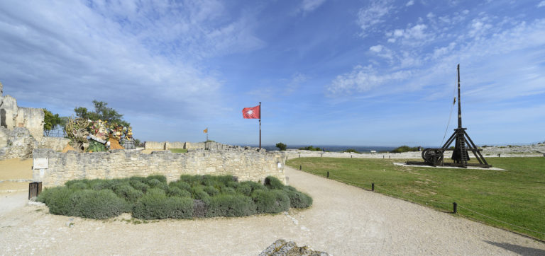 Les Quatre saisons, sculptures de Philip Haas d'après Arcimboldo, château des Baux de Provence