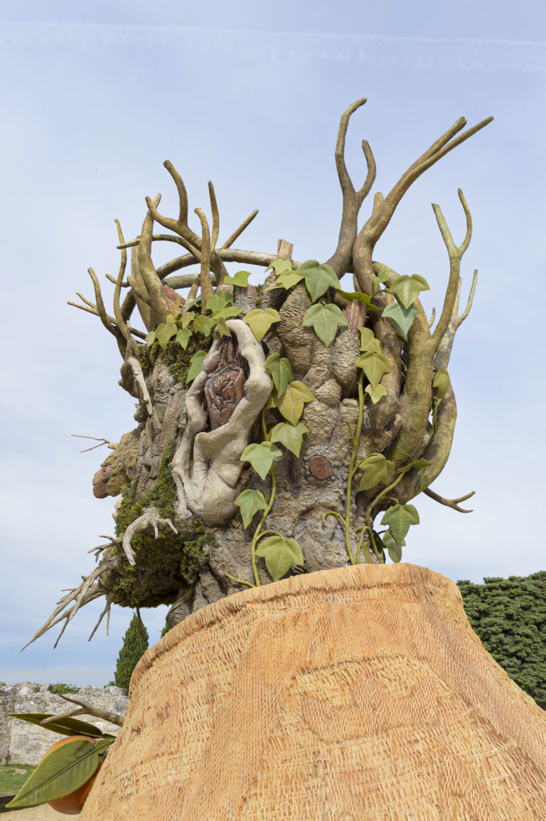 Les Quatre saisons, sculptures de Philip Haas d'après Arcimboldo, château des Baux de Provence